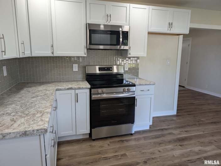 515 5TH Street, Elkville, Illinois 62932, 2 Bedrooms Bedrooms, 0 ,1 BathroomBathrooms,Residential,For Sale,5TH,0,RMAEB459729