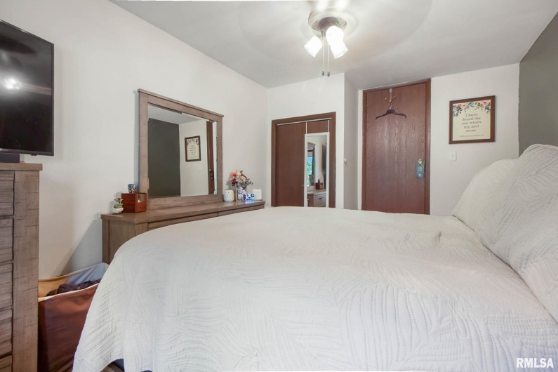 16042 Ralls Grove Road, Creal Springs, Illinois 62922, 4 Bedrooms Bedrooms, 0 ,1 BathroomBathrooms,Residential,For Sale,Ralls Grove,0,RMAQC4267356