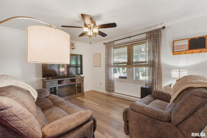 16042 Ralls Grove Road, Creal Springs, Illinois 62922, 4 Bedrooms Bedrooms, 0 ,1 BathroomBathrooms,Residential,For Sale,Ralls Grove,0,RMAQC4267356