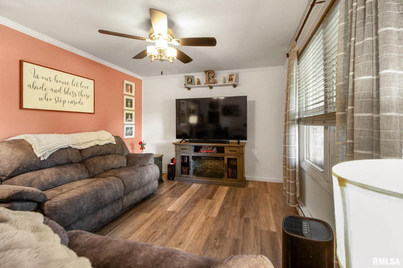16042 Ralls Grove Road, Creal Springs, Illinois 62922, 4 Bedrooms Bedrooms, 0 ,1 BathroomBathrooms,Residential,For Sale,Ralls Grove,0,RMAQC4267356