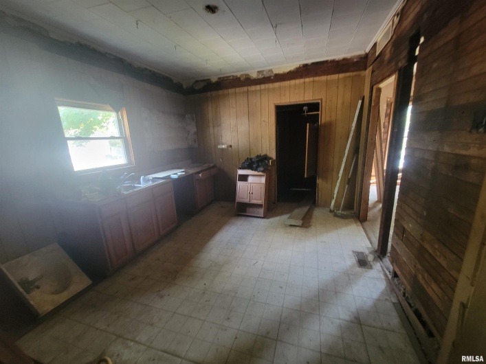 600 25TH Street, Herrin, Illinois 62948, 2 Bedrooms Bedrooms, 0 ,1 BathroomBathrooms,Residential,For Sale,25TH,0,RMAEB459732
