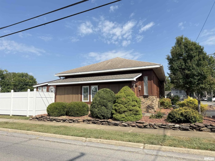 105 RUSSELL Street, Marion, Illinois 62918, 0 , 0 ,0,Commercial Sale,For Sale,RUSSELL,0,RMAQC4267358