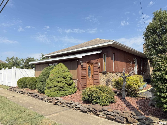 105 RUSSELL Street, Marion, Illinois 62918, 0 , 0 ,0,Commercial Sale,For Sale,RUSSELL,0,RMAQC4267358