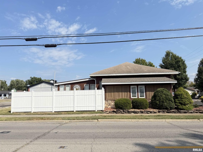 105 RUSSELL Street, Marion, Illinois 62918, 0 , 0 ,0,Commercial Sale,For Sale,RUSSELL,0,RMAQC4267358