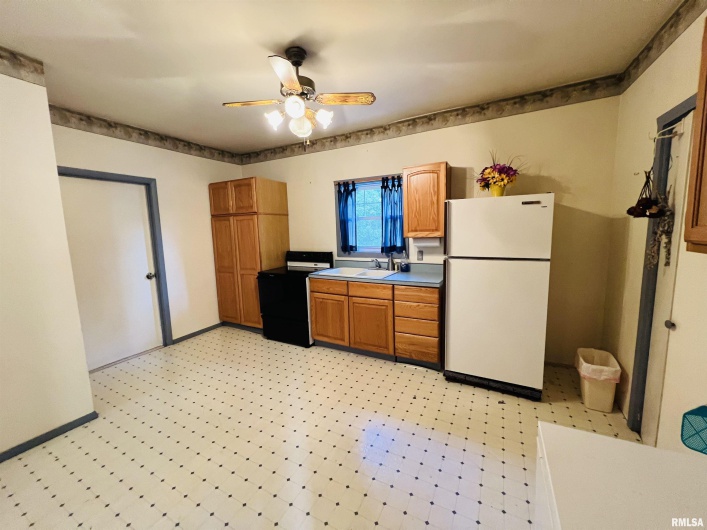 208 CALHOUN Street, Equality, Illinois 62934, 3 Bedrooms Bedrooms, 0 ,2 BathroomsBathrooms,Residential,For Sale,CALHOUN,0,RMAEB459735