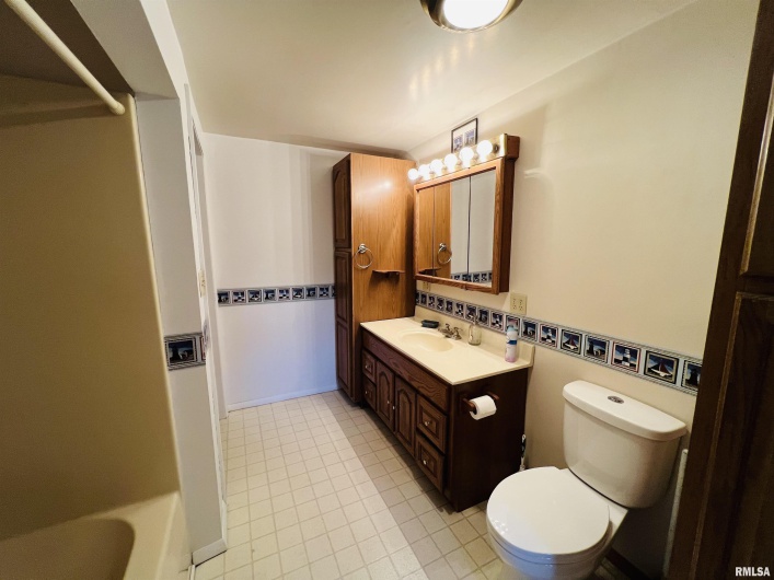 208 CALHOUN Street, Equality, Illinois 62934, 3 Bedrooms Bedrooms, 0 ,2 BathroomsBathrooms,Residential,For Sale,CALHOUN,0,RMAEB459735