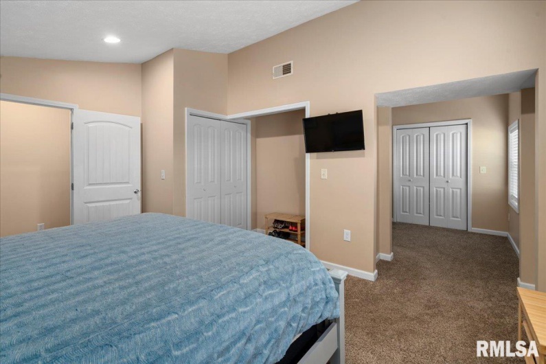 580 PHILLIPS Road, Carbondale, Illinois 62902, 3 Bedrooms Bedrooms, 0 ,2 BathroomsBathrooms,Residential,For Sale,PHILLIPS,0,RMAEB459734
