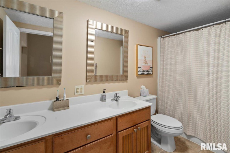 580 PHILLIPS Road, Carbondale, Illinois 62902, 3 Bedrooms Bedrooms, 0 ,2 BathroomsBathrooms,Residential,For Sale,PHILLIPS,0,RMAEB459734