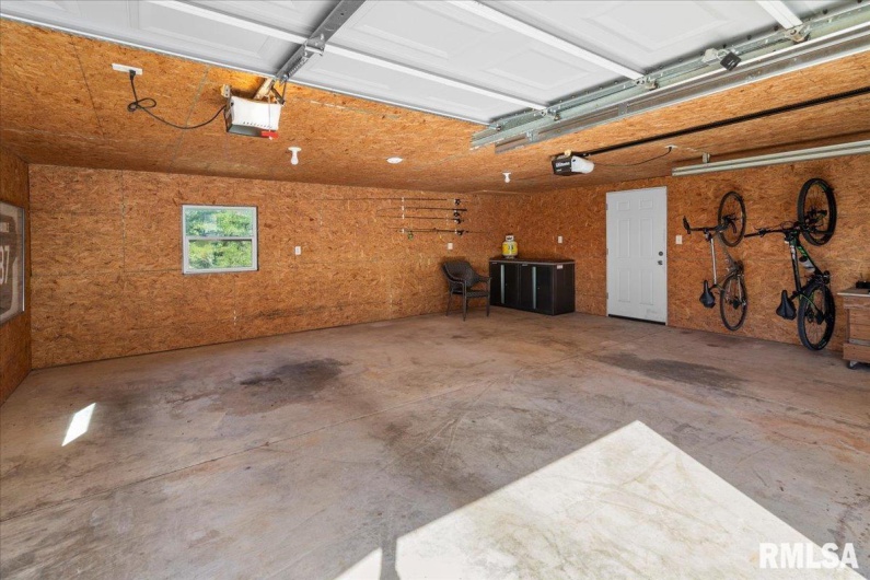 580 PHILLIPS Road, Carbondale, Illinois 62902, 3 Bedrooms Bedrooms, 0 ,2 BathroomsBathrooms,Residential,For Sale,PHILLIPS,0,RMAEB459734