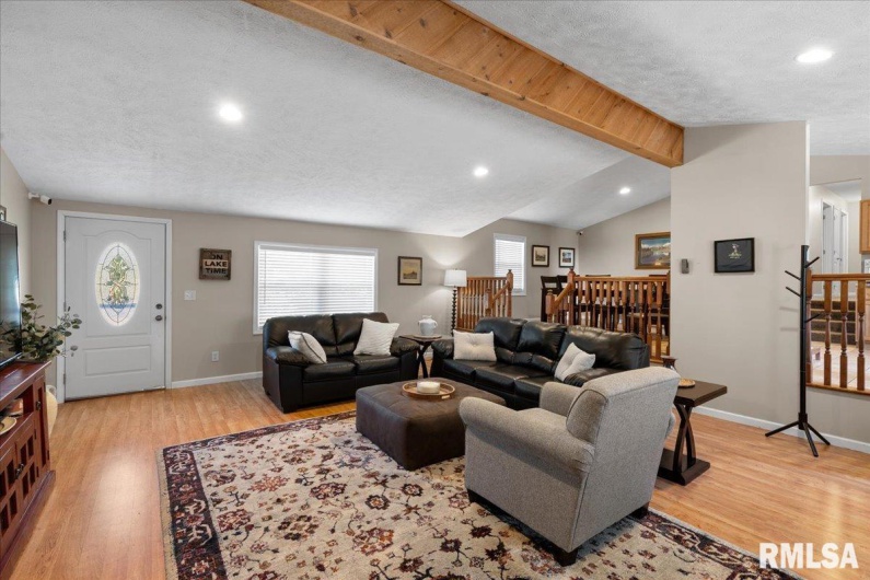 580 PHILLIPS Road, Carbondale, Illinois 62902, 3 Bedrooms Bedrooms, 0 ,2 BathroomsBathrooms,Residential,For Sale,PHILLIPS,0,RMAEB459734