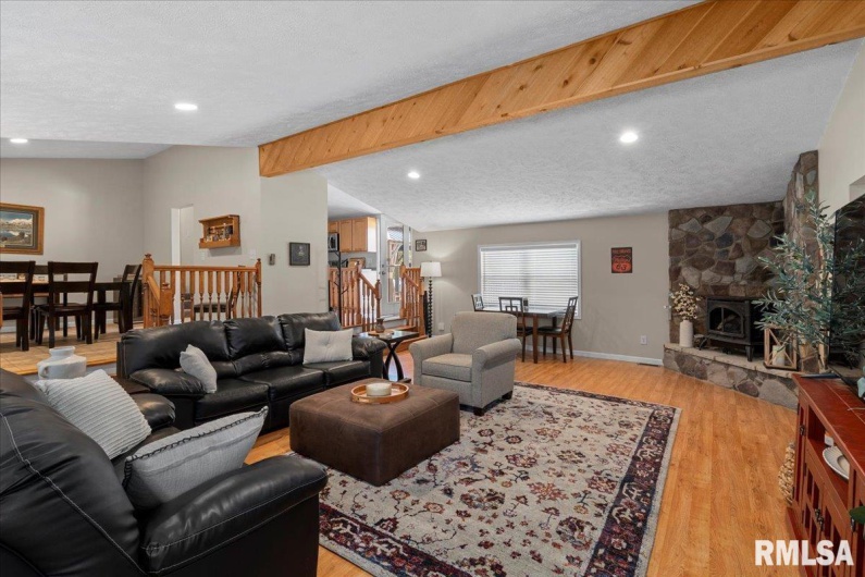 580 PHILLIPS Road, Carbondale, Illinois 62902, 3 Bedrooms Bedrooms, 0 ,2 BathroomsBathrooms,Residential,For Sale,PHILLIPS,0,RMAEB459734