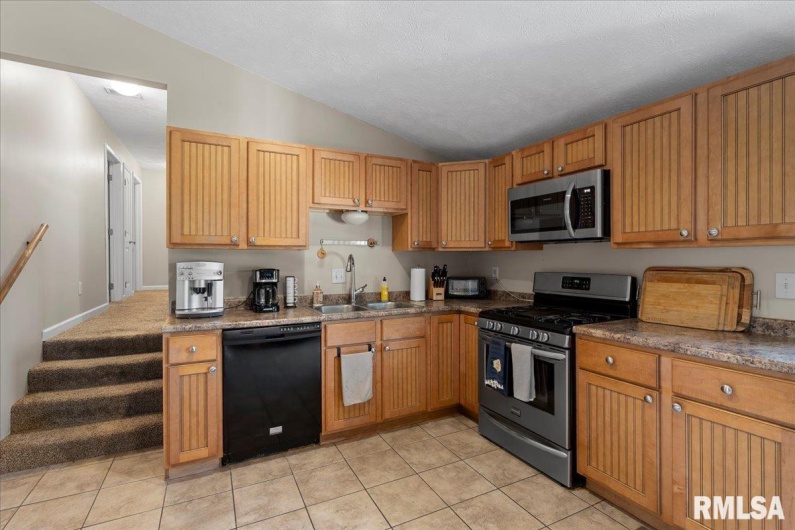 580 PHILLIPS Road, Carbondale, Illinois 62902, 3 Bedrooms Bedrooms, 0 ,2 BathroomsBathrooms,Residential,For Sale,PHILLIPS,0,RMAEB459734