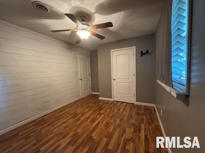 107 SCOTT Street, Marion, Illinois 62959, 2 Bedrooms Bedrooms, 0 ,2 BathroomsBathrooms,Residential,For Sale,SCOTT,0,RMAEB459719