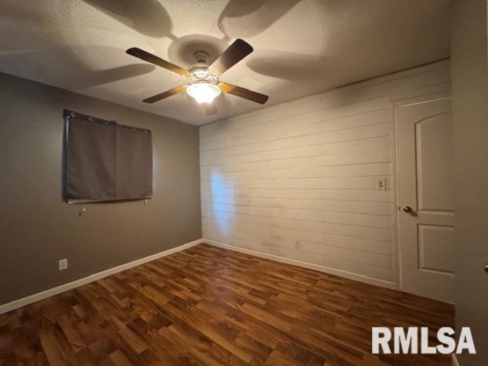 107 SCOTT Street, Marion, Illinois 62959, 2 Bedrooms Bedrooms, 0 ,2 BathroomsBathrooms,Residential,For Sale,SCOTT,0,RMAEB459719