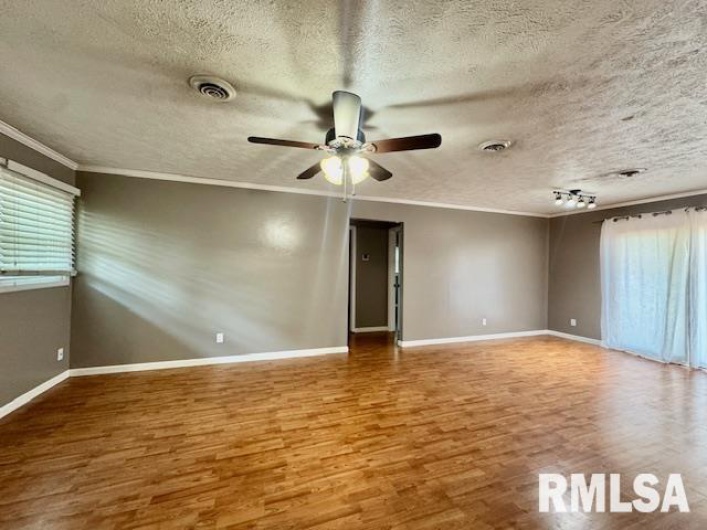 107 SCOTT Street, Marion, Illinois 62959, 2 Bedrooms Bedrooms, 0 ,2 BathroomsBathrooms,Residential,For Sale,SCOTT,0,RMAEB459719