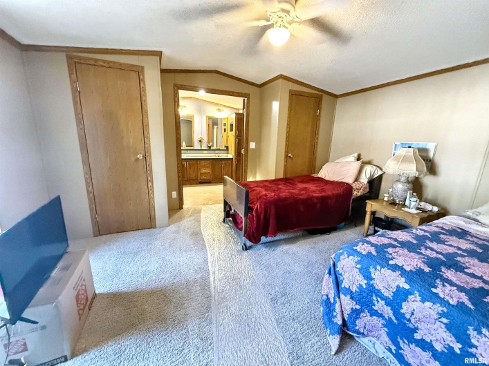 200 MADISON Street, Carterville, Illinois 62918, 3 Bedrooms Bedrooms, 0 ,2 BathroomsBathrooms,Residential,For Sale,MADISON,0,RMAQC4267340