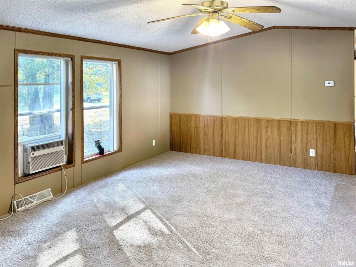 200 MADISON Street, Carterville, Illinois 62918, 3 Bedrooms Bedrooms, 0 ,2 BathroomsBathrooms,Residential,For Sale,MADISON,0,RMAQC4267340