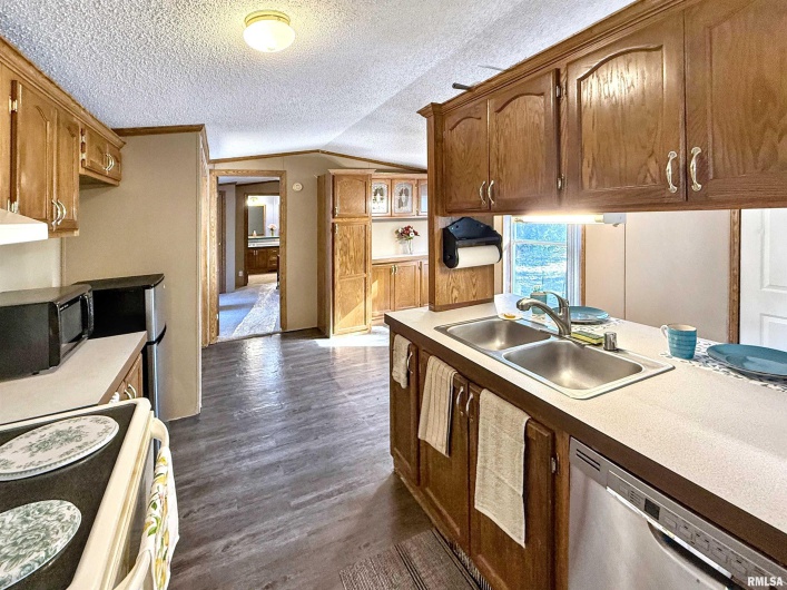 200 MADISON Street, Carterville, Illinois 62918, 3 Bedrooms Bedrooms, 0 ,2 BathroomsBathrooms,Residential,For Sale,MADISON,0,RMAQC4267340