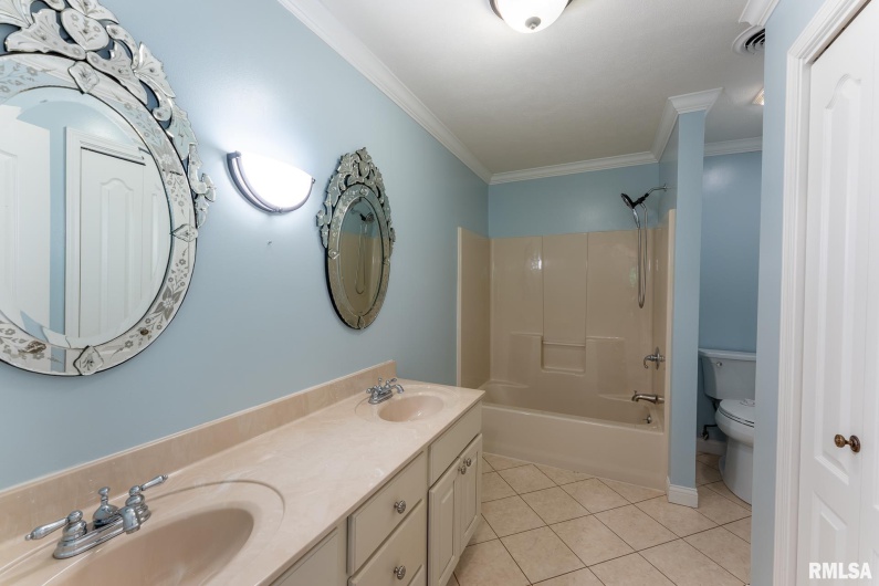 306 ARBOR Drive, Carterville, Illinois 62918, 4 Bedrooms Bedrooms, 0 ,2 BathroomsBathrooms,Residential,For Sale,ARBOR,0,RMAEB459720