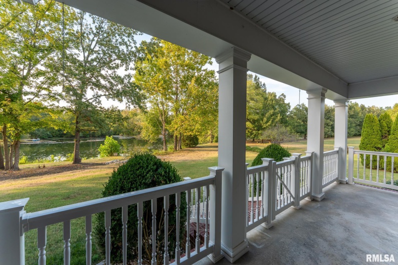306 ARBOR Drive, Carterville, Illinois 62918, 4 Bedrooms Bedrooms, 0 ,2 BathroomsBathrooms,Residential,For Sale,ARBOR,0,RMAEB459720
