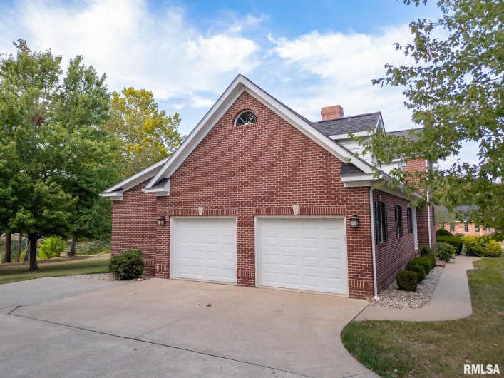 306 ARBOR Drive, Carterville, Illinois 62918, 4 Bedrooms Bedrooms, 0 ,2 BathroomsBathrooms,Residential,For Sale,ARBOR,0,RMAEB459720