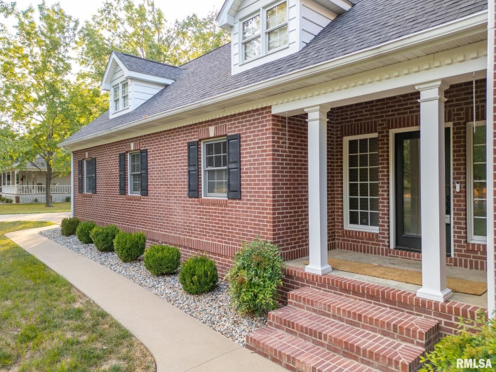 306 ARBOR Drive, Carterville, Illinois 62918, 4 Bedrooms Bedrooms, 0 ,2 BathroomsBathrooms,Residential,For Sale,ARBOR,0,RMAEB459720