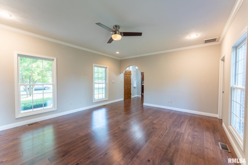306 ARBOR Drive, Carterville, Illinois 62918, 4 Bedrooms Bedrooms, 0 ,2 BathroomsBathrooms,Residential,For Sale,ARBOR,0,RMAEB459720