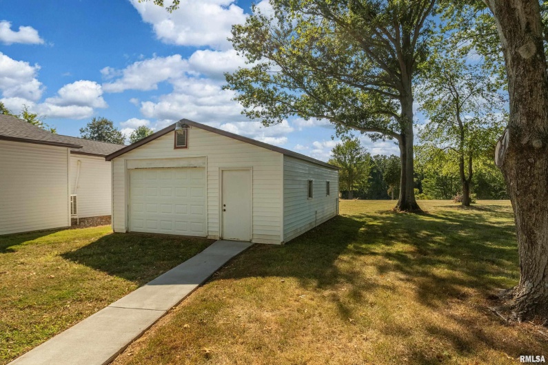 4799 Route 37 Route, Marion, Illinois 62959, 3 Bedrooms Bedrooms, 0 ,2 BathroomsBathrooms,Residential,For Sale,Route 37,0,RMAEB459721