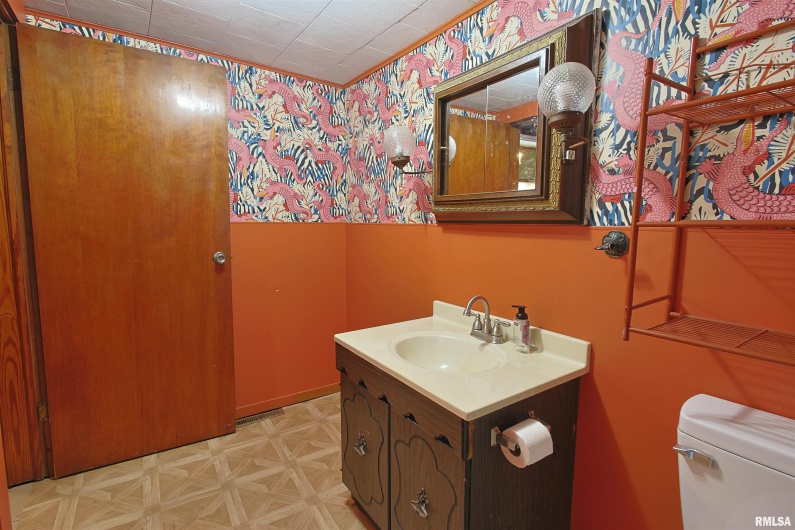 1020 16TH Street, Herrin, Illinois 62948, 2 Bedrooms Bedrooms, 0 ,1 BathroomBathrooms,Residential,For Sale,16TH,0,RMAEB459722