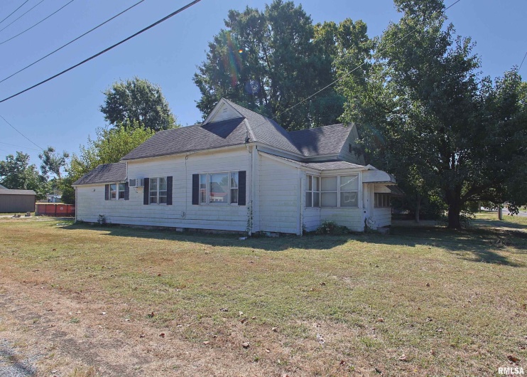 1020 16TH Street, Herrin, Illinois 62948, 2 Bedrooms Bedrooms, 0 ,1 BathroomBathrooms,Residential,For Sale,16TH,0,RMAEB459722