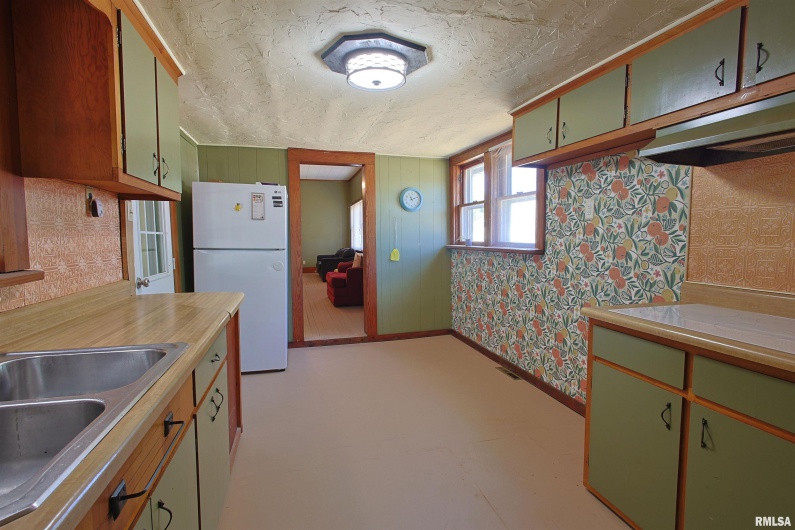 1020 16TH Street, Herrin, Illinois 62948, 2 Bedrooms Bedrooms, 0 ,1 BathroomBathrooms,Residential,For Sale,16TH,0,RMAEB459722