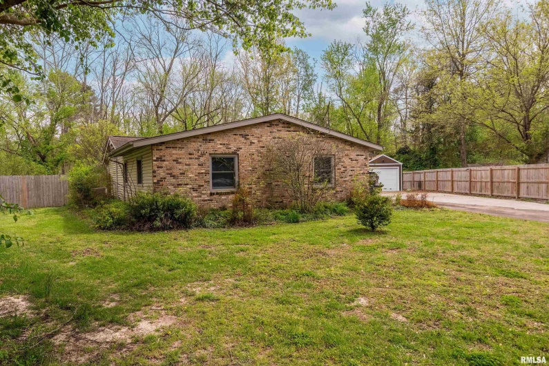 2017 NORWOOD Drive, Carbondale, Illinois 62901, 3 Bedrooms Bedrooms, 0 ,1 BathroomBathrooms,Residential,For Sale,NORWOOD,0,RMAEB459736