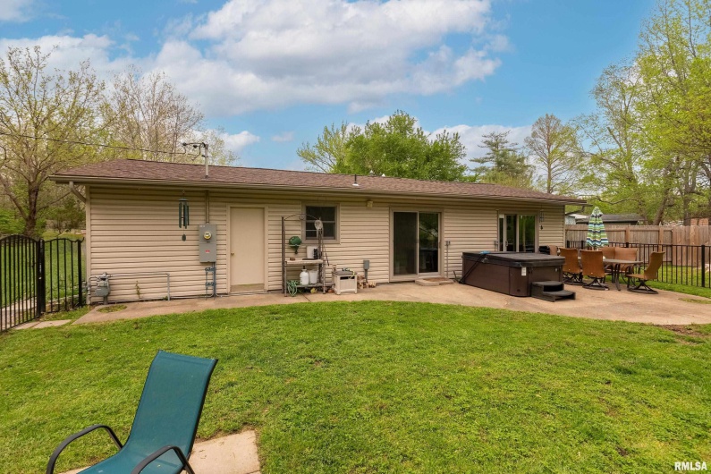 2017 NORWOOD Drive, Carbondale, Illinois 62901, 3 Bedrooms Bedrooms, 0 ,1 BathroomBathrooms,Residential,For Sale,NORWOOD,0,RMAEB459736