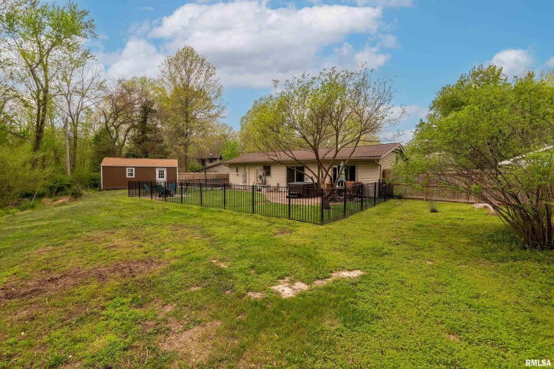 2017 NORWOOD Drive, Carbondale, Illinois 62901, 3 Bedrooms Bedrooms, 0 ,1 BathroomBathrooms,Residential,For Sale,NORWOOD,0,RMAEB459736