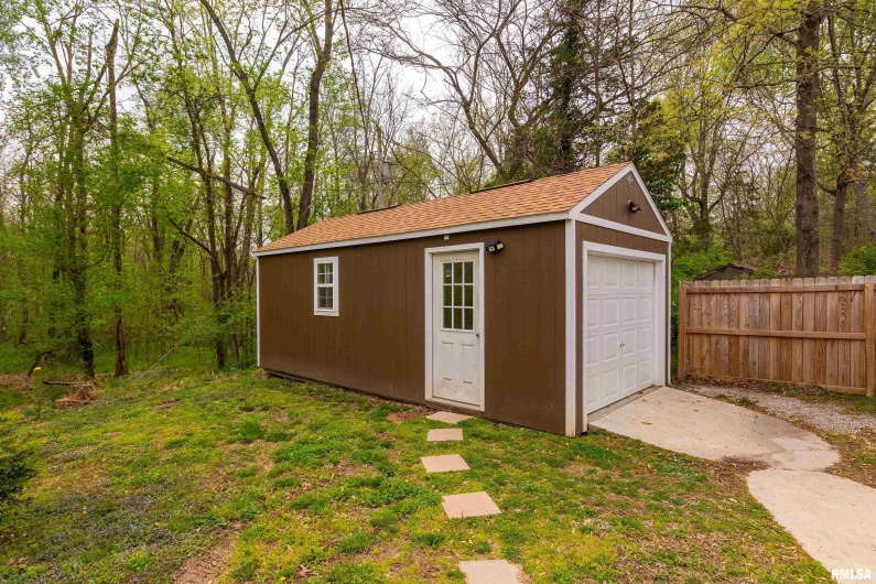 2017 NORWOOD Drive, Carbondale, Illinois 62901, 3 Bedrooms Bedrooms, 0 ,1 BathroomBathrooms,Residential,For Sale,NORWOOD,0,RMAEB459736