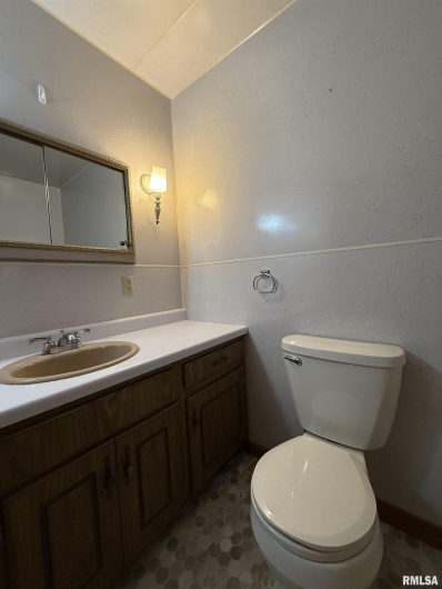 120 Southwest Drive, Harrisburg, Illinois 62946, 3 Bedrooms Bedrooms, 0 ,2 BathroomsBathrooms,Residential,For Sale,Southwest,0,RMAEB459738