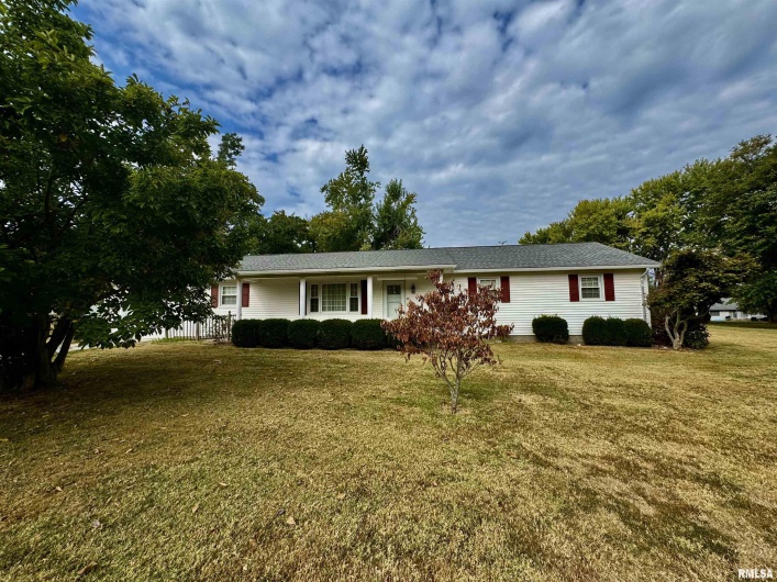 120 Southwest Drive, Harrisburg, Illinois 62946, 3 Bedrooms Bedrooms, 0 ,2 BathroomsBathrooms,Residential,For Sale,Southwest,0,RMAEB459738