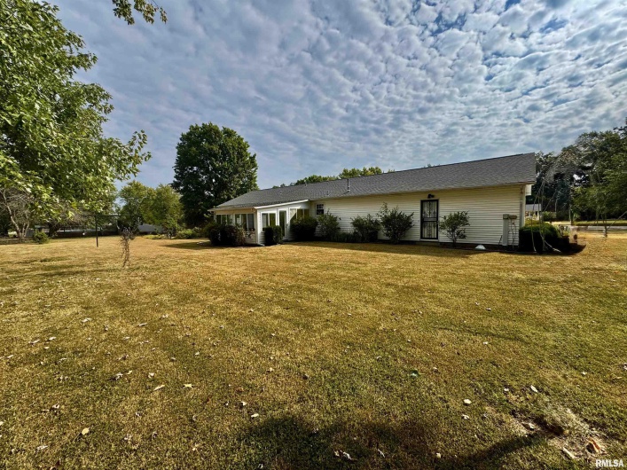 120 Southwest Drive, Harrisburg, Illinois 62946, 3 Bedrooms Bedrooms, 0 ,2 BathroomsBathrooms,Residential,For Sale,Southwest,0,RMAEB459738