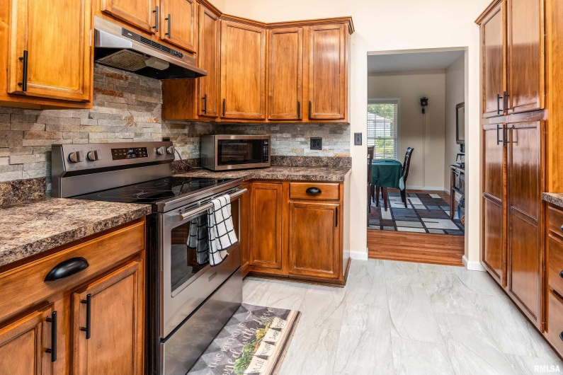145 OAKVIEW Road, Carbondale, Illinois 62901, 4 Bedrooms Bedrooms, 0 ,3 BathroomsBathrooms,Residential,For Sale,OAKVIEW,0,RMAEB459742