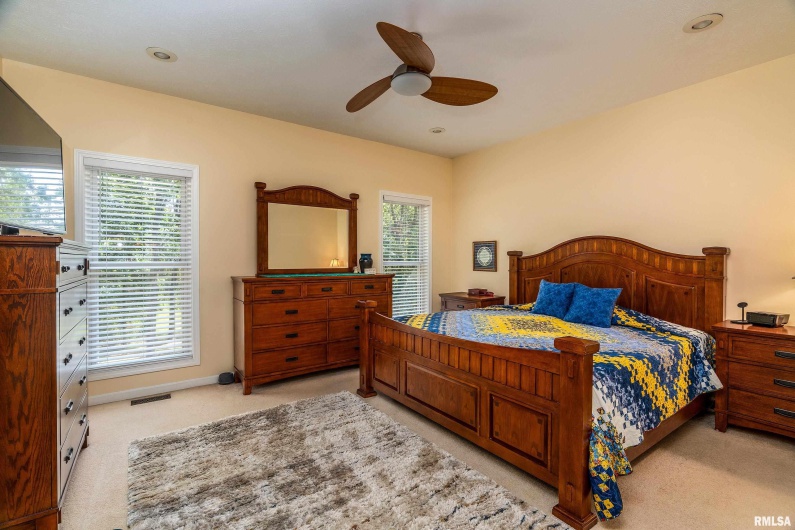 145 OAKVIEW Road, Carbondale, Illinois 62901, 4 Bedrooms Bedrooms, 0 ,3 BathroomsBathrooms,Residential,For Sale,OAKVIEW,0,RMAEB459742