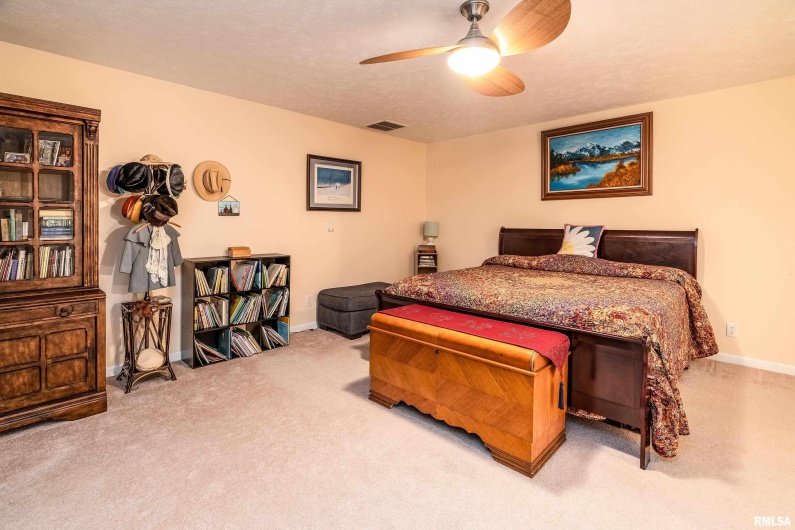 145 OAKVIEW Road, Carbondale, Illinois 62901, 4 Bedrooms Bedrooms, 0 ,3 BathroomsBathrooms,Residential,For Sale,OAKVIEW,0,RMAEB459742