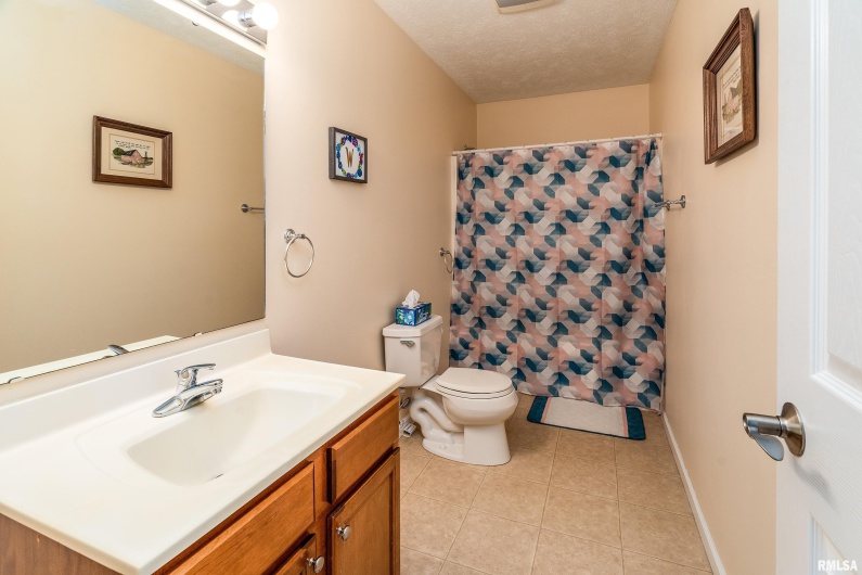 145 OAKVIEW Road, Carbondale, Illinois 62901, 4 Bedrooms Bedrooms, 0 ,3 BathroomsBathrooms,Residential,For Sale,OAKVIEW,0,RMAEB459742