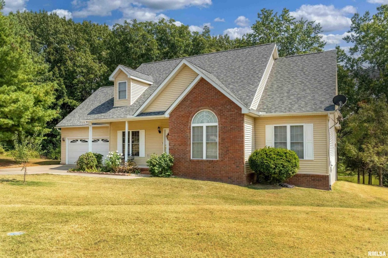 145 OAKVIEW Road, Carbondale, Illinois 62901, 4 Bedrooms Bedrooms, 0 ,3 BathroomsBathrooms,Residential,For Sale,OAKVIEW,0,RMAEB459742
