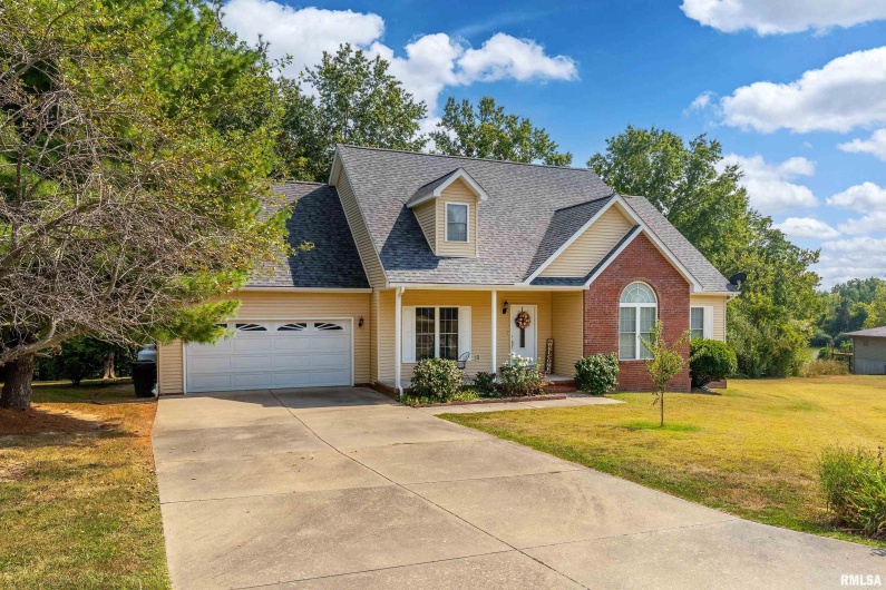 145 OAKVIEW Road, Carbondale, Illinois 62901, 4 Bedrooms Bedrooms, 0 ,3 BathroomsBathrooms,Residential,For Sale,OAKVIEW,0,RMAEB459742