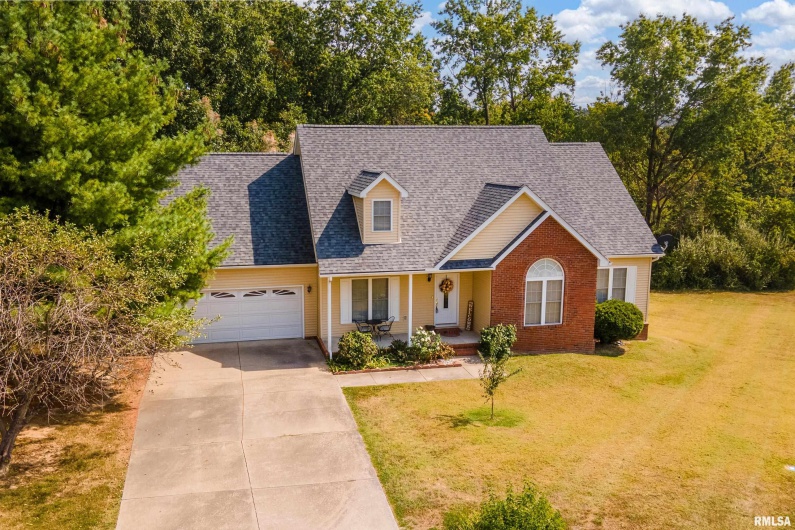 145 OAKVIEW Road, Carbondale, Illinois 62901, 4 Bedrooms Bedrooms, 0 ,3 BathroomsBathrooms,Residential,For Sale,OAKVIEW,0,RMAEB459742