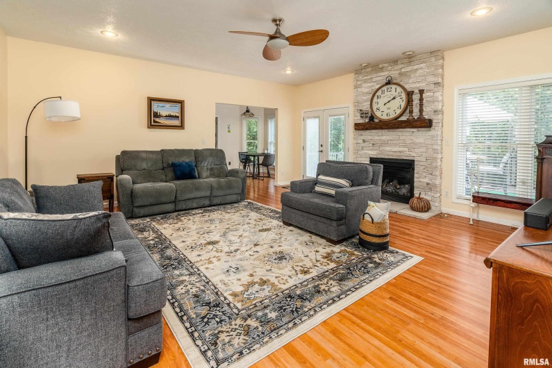 145 OAKVIEW Road, Carbondale, Illinois 62901, 4 Bedrooms Bedrooms, 0 ,3 BathroomsBathrooms,Residential,For Sale,OAKVIEW,0,RMAEB459742