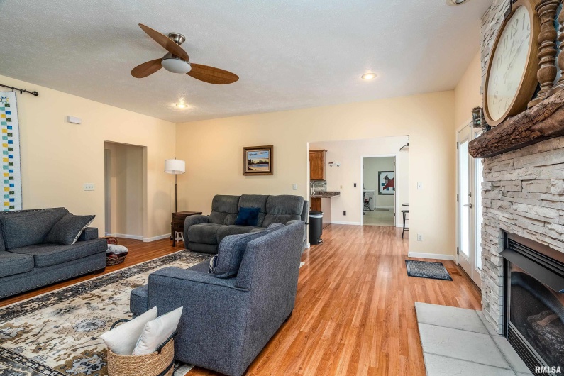 145 OAKVIEW Road, Carbondale, Illinois 62901, 4 Bedrooms Bedrooms, 0 ,3 BathroomsBathrooms,Residential,For Sale,OAKVIEW,0,RMAEB459742