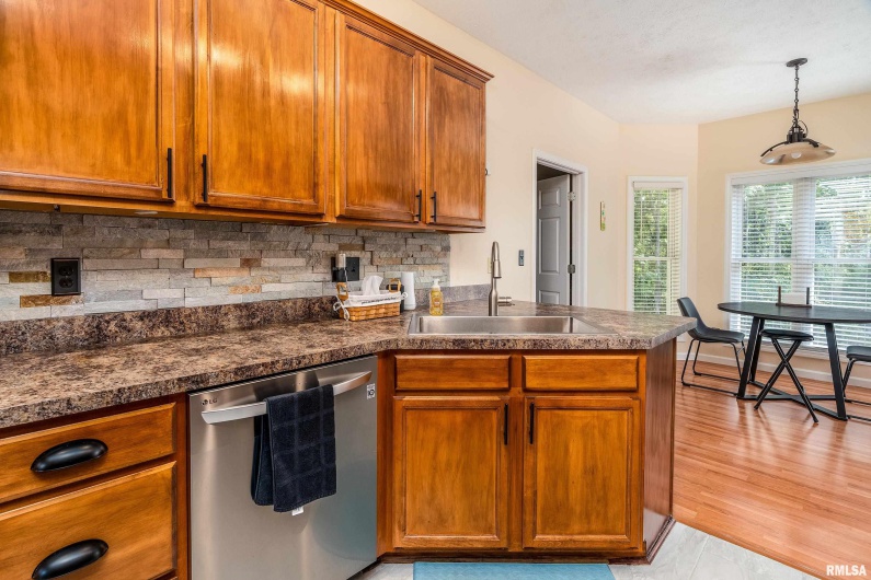 145 OAKVIEW Road, Carbondale, Illinois 62901, 4 Bedrooms Bedrooms, 0 ,3 BathroomsBathrooms,Residential,For Sale,OAKVIEW,0,RMAEB459742