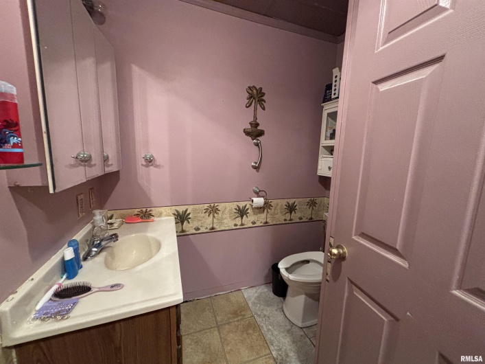 203 4TH Street, Brookport, Illinois 62910, 3 Bedrooms Bedrooms, 0 ,2 BathroomsBathrooms,Residential,For Sale,4TH,0,RMAEB459743