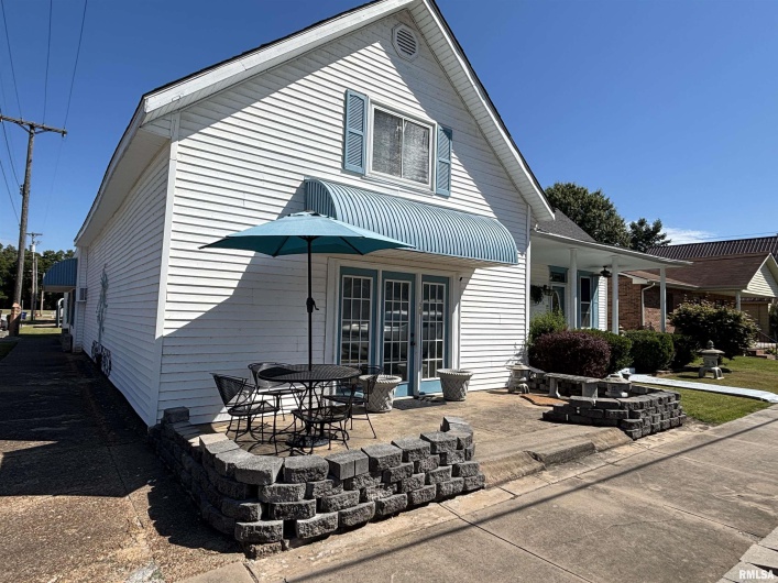 203 4TH Street, Brookport, Illinois 62910, 3 Bedrooms Bedrooms, 0 ,2 BathroomsBathrooms,Residential,For Sale,4TH,0,RMAEB459743